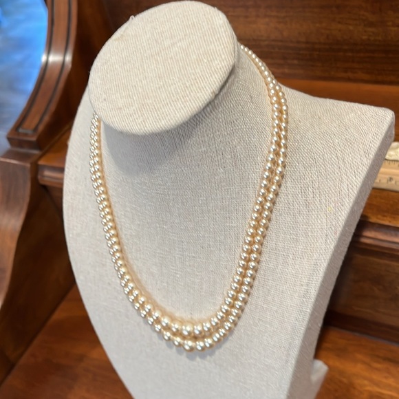 Vintage costume jewelry double strand pearl necklace, warm colour. - Picture 2 of 5